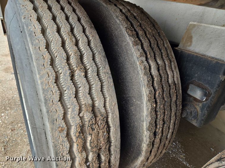 image for item EU3651 1995 Bar-Bel tank trailer