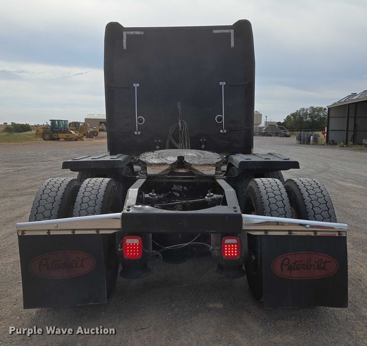 image for item EU3930 2005 Peterbilt 379 semi truck