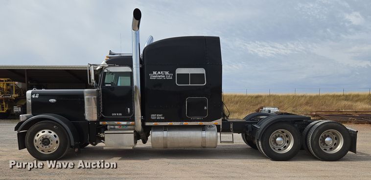 image for item EU3930 2005 Peterbilt 379 semi truck