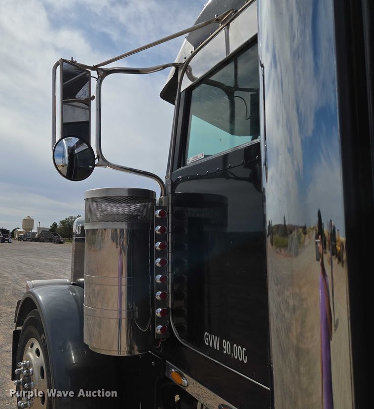 image for item EU3930 2005 Peterbilt 379 semi truck