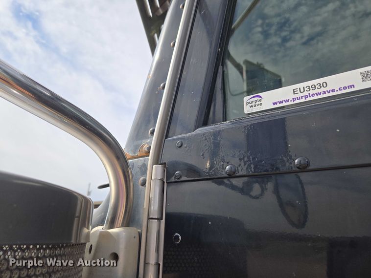 image for item EU3930 2005 Peterbilt 379 semi truck