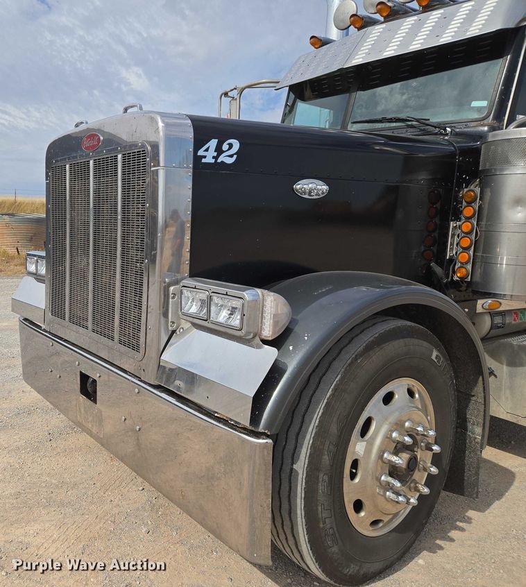 image for item EU3930 2005 Peterbilt 379 semi truck