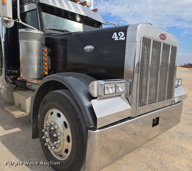 image for item EU3930 2005 Peterbilt 379 semi truck