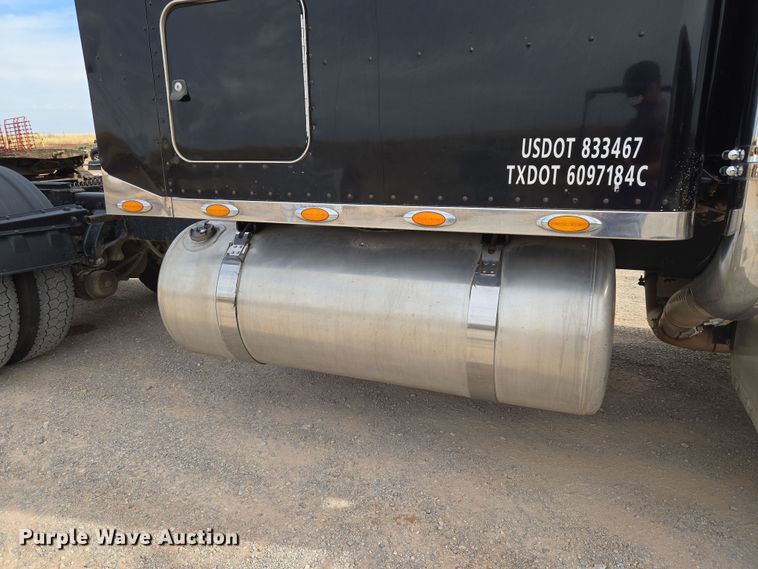 image for item EU3930 2005 Peterbilt 379 semi truck