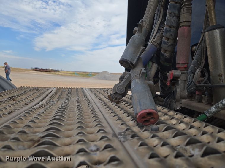 image for item EU3930 2005 Peterbilt 379 semi truck