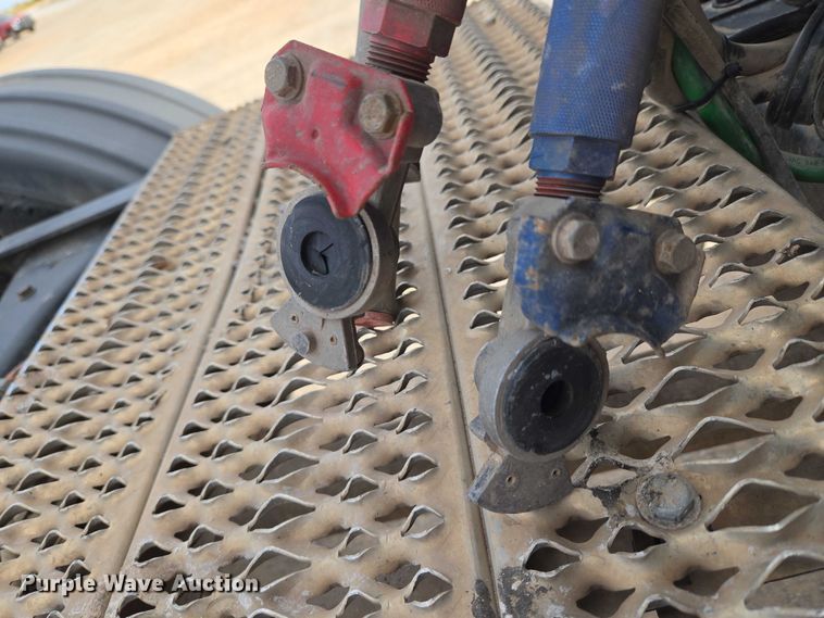 image for item EU3930 2005 Peterbilt 379 semi truck