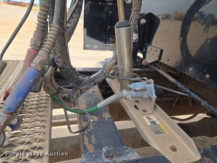 image for item EU3930 2005 Peterbilt 379 semi truck