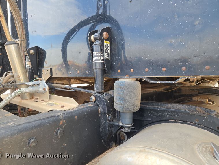 image for item EU3930 2005 Peterbilt 379 semi truck