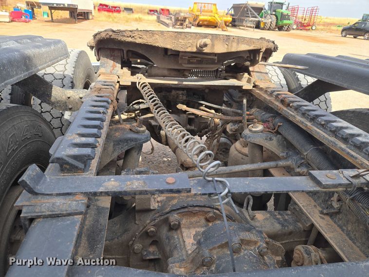 image for item EU3930 2005 Peterbilt 379 semi truck