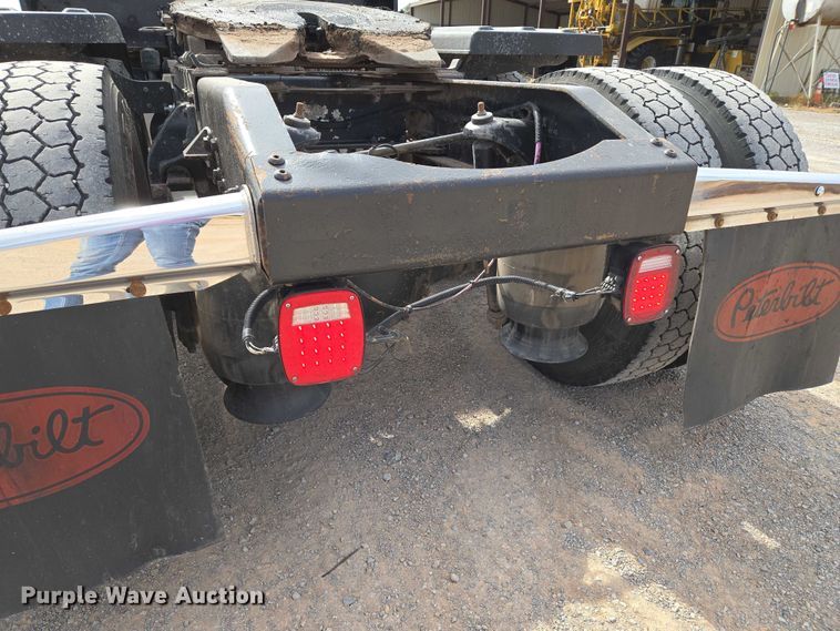 image for item EU3930 2005 Peterbilt 379 semi truck