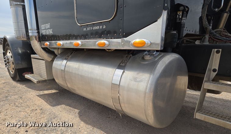 image for item EU3930 2005 Peterbilt 379 semi truck