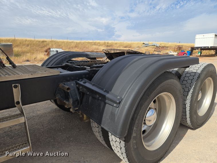 image for item EU3930 2005 Peterbilt 379 semi truck