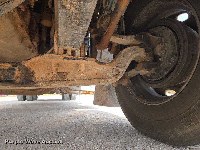 image for item EU3930 2005 Peterbilt 379 semi truck