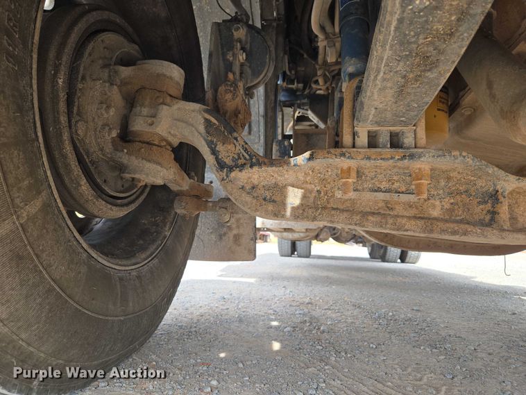 image for item EU3930 2005 Peterbilt 379 semi truck