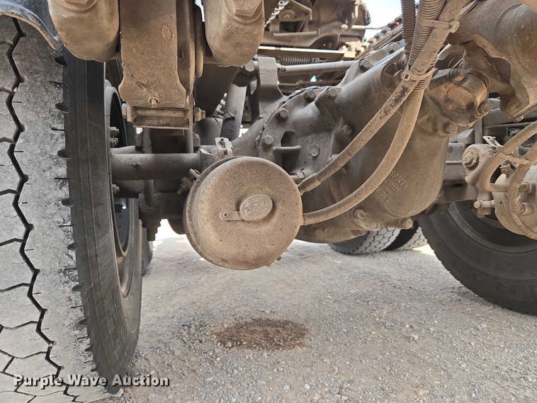 image for item EU3930 2005 Peterbilt 379 semi truck