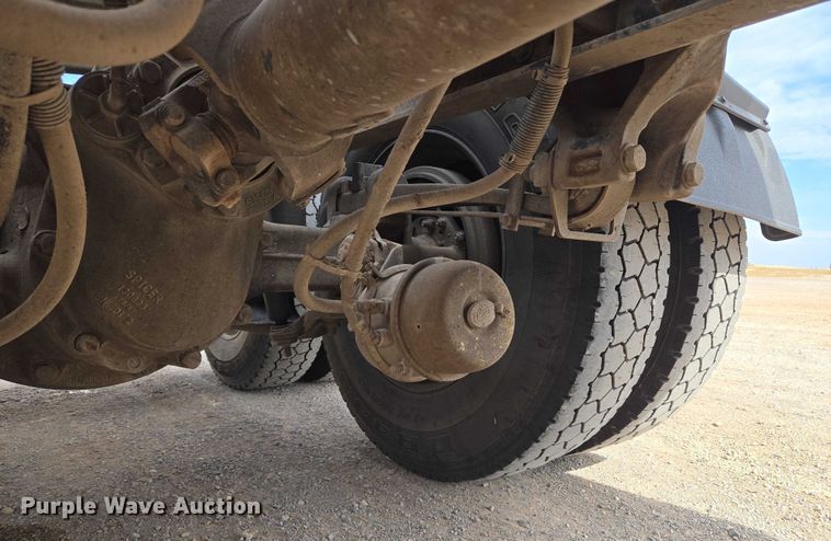 image for item EU3930 2005 Peterbilt 379 semi truck