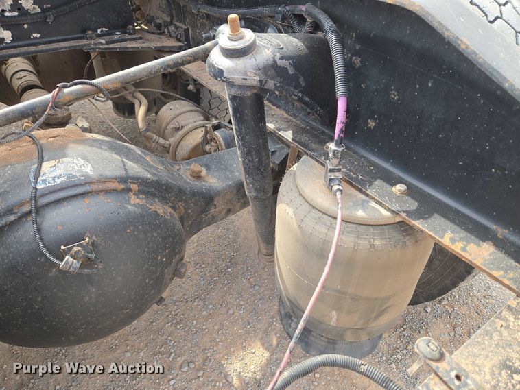 image for item EU3930 2005 Peterbilt 379 semi truck