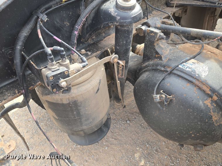 image for item EU3930 2005 Peterbilt 379 semi truck