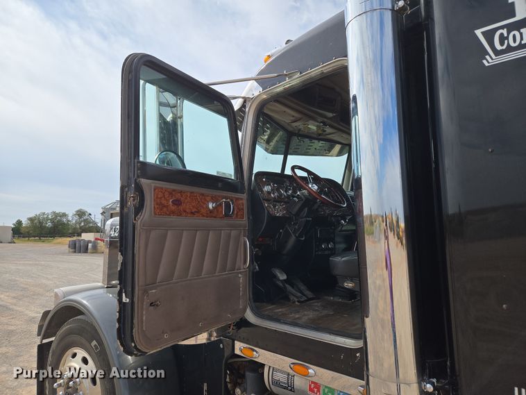 image for item EU3930 2005 Peterbilt 379 semi truck