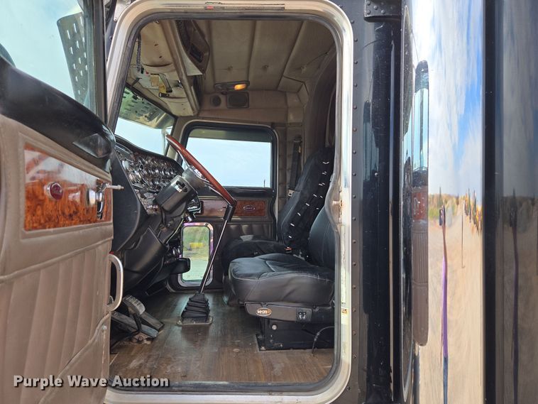 image for item EU3930 2005 Peterbilt 379 semi truck