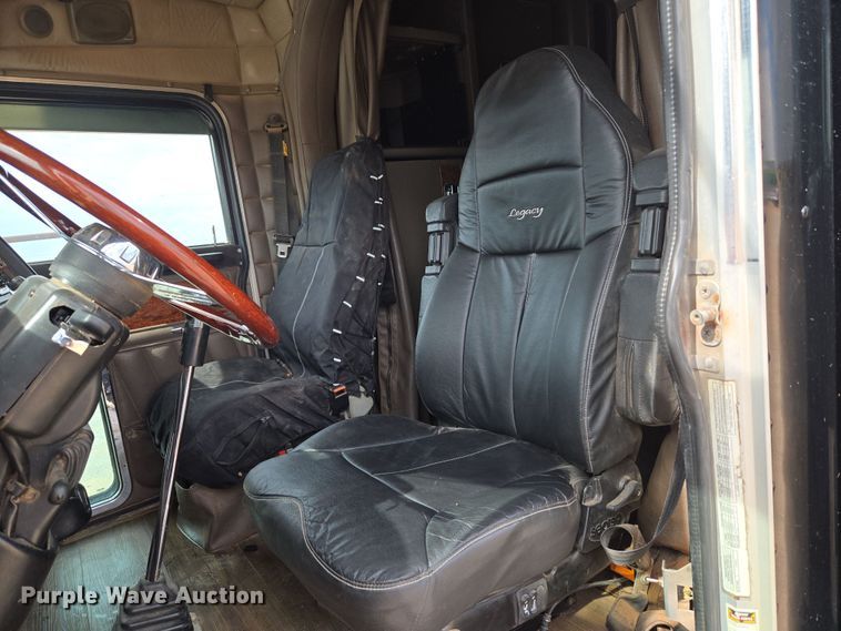 image for item EU3930 2005 Peterbilt 379 semi truck