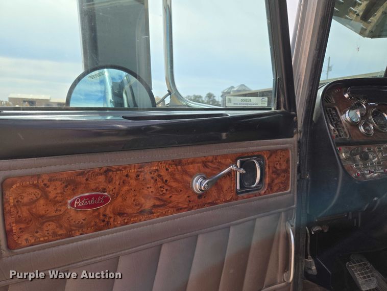 image for item EU3930 2005 Peterbilt 379 semi truck