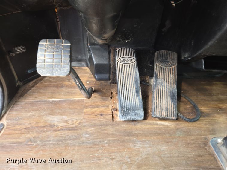 image for item EU3930 2005 Peterbilt 379 semi truck