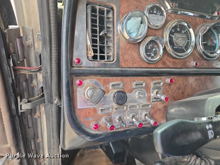 image for item EU3930 2005 Peterbilt 379 semi truck