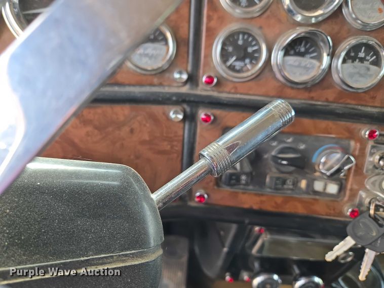 image for item EU3930 2005 Peterbilt 379 semi truck