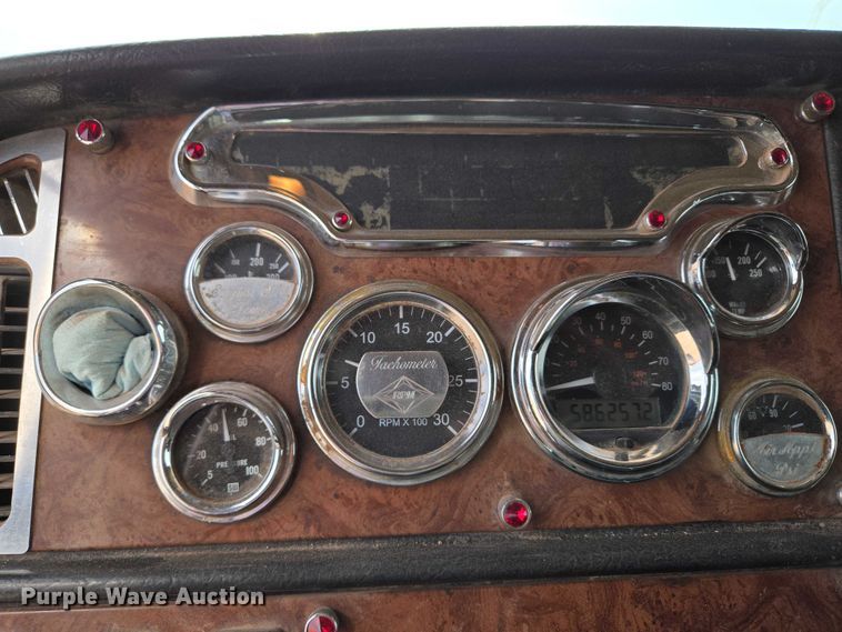 image for item EU3930 2005 Peterbilt 379 semi truck