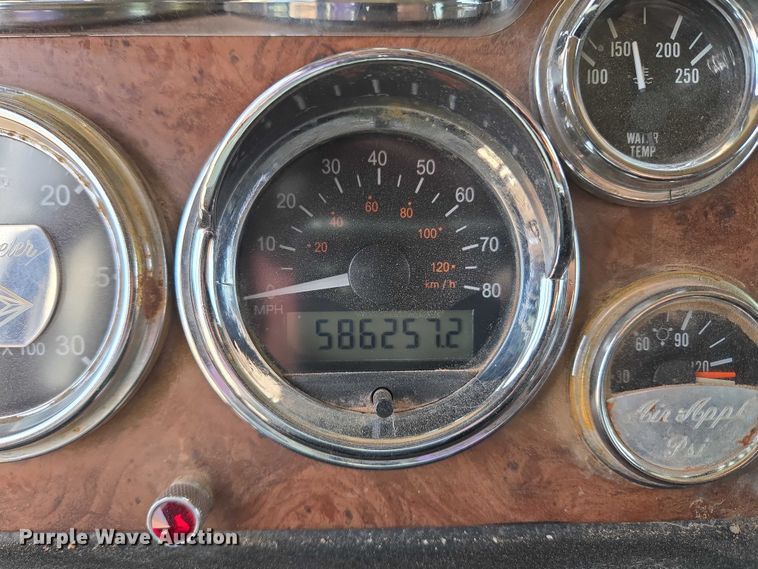 image for item EU3930 2005 Peterbilt 379 semi truck