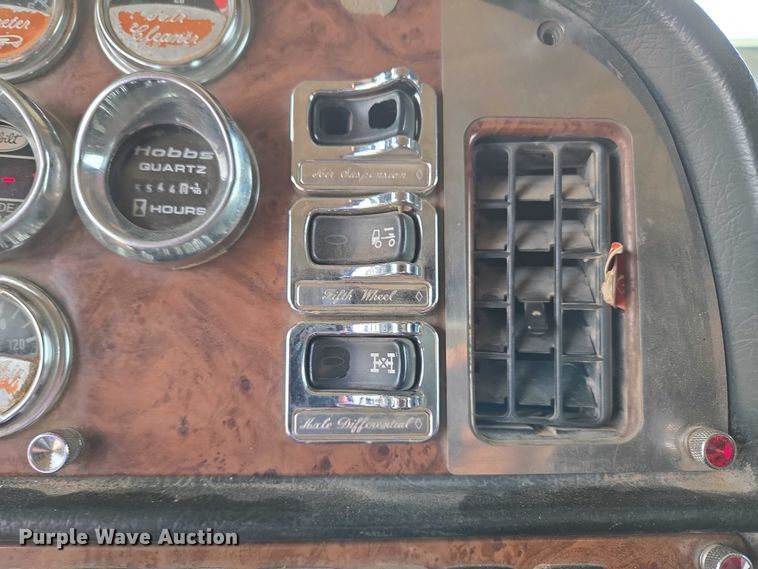 image for item EU3930 2005 Peterbilt 379 semi truck