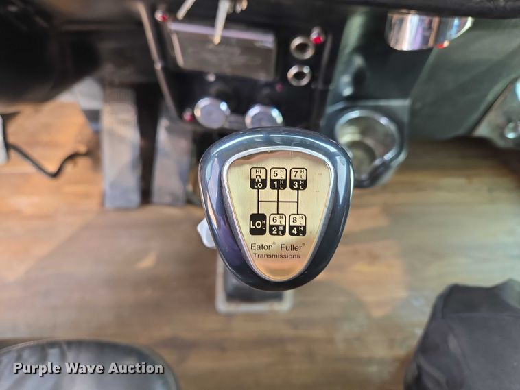 image for item EU3930 2005 Peterbilt 379 semi truck