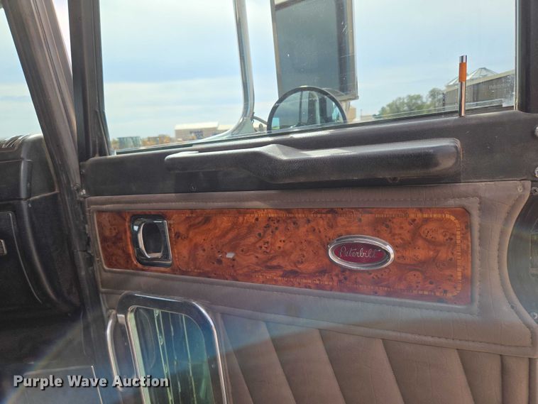 image for item EU3930 2005 Peterbilt 379 semi truck