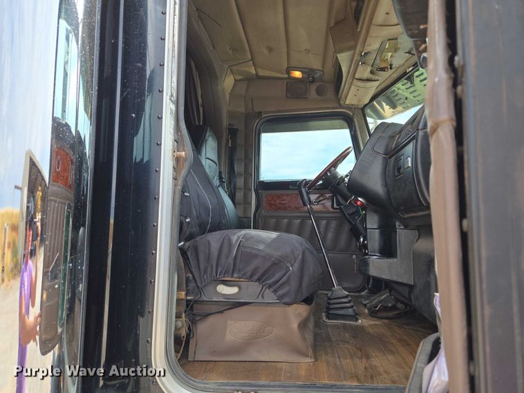 image for item EU3930 2005 Peterbilt 379 semi truck