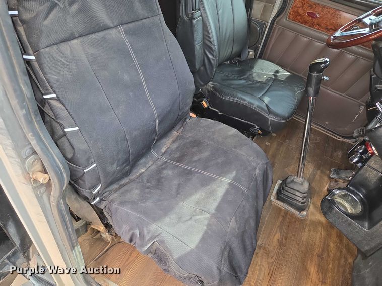 image for item EU3930 2005 Peterbilt 379 semi truck