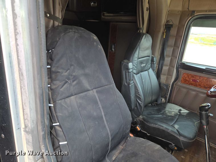 image for item EU3930 2005 Peterbilt 379 semi truck