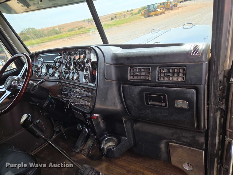 image for item EU3930 2005 Peterbilt 379 semi truck