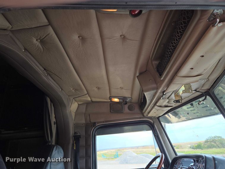 image for item EU3930 2005 Peterbilt 379 semi truck