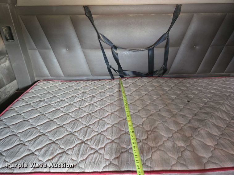 image for item EU3930 2005 Peterbilt 379 semi truck