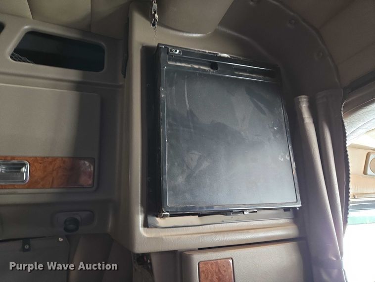 image for item EU3930 2005 Peterbilt 379 semi truck