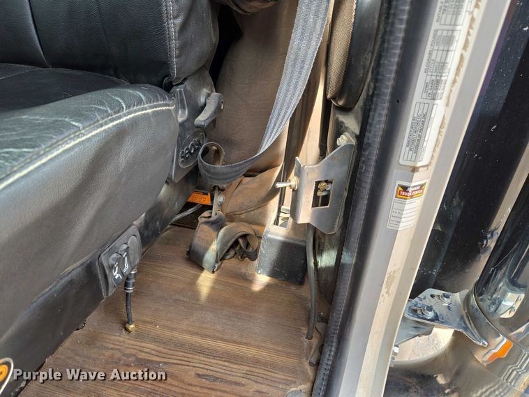 image for item EU3930 2005 Peterbilt 379 semi truck