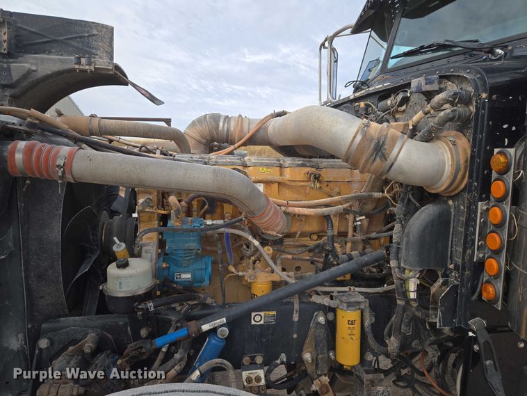 image for item EU3930 2005 Peterbilt 379 semi truck