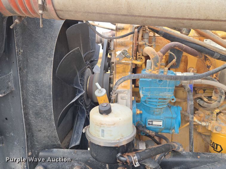 image for item EU3930 2005 Peterbilt 379 semi truck