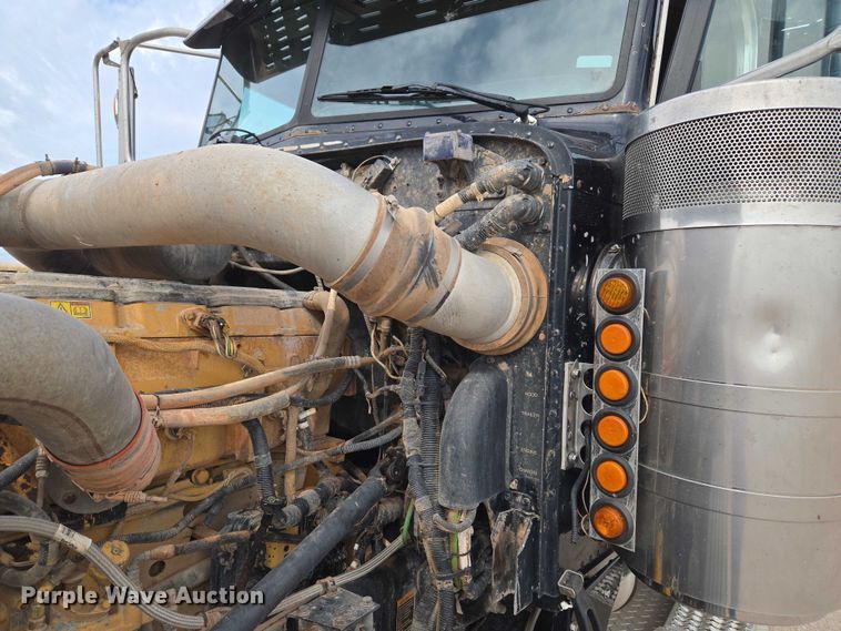 image for item EU3930 2005 Peterbilt 379 semi truck