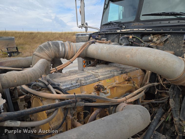 image for item EU3930 2005 Peterbilt 379 semi truck