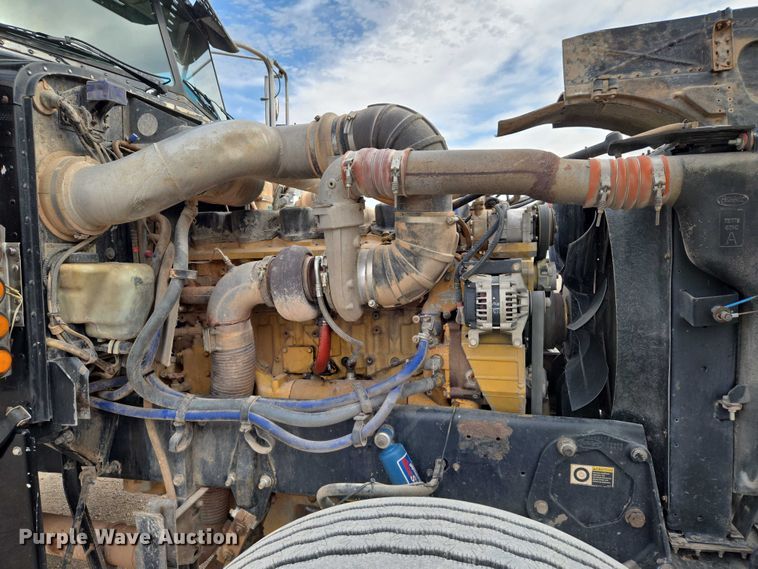 image for item EU3930 2005 Peterbilt 379 semi truck