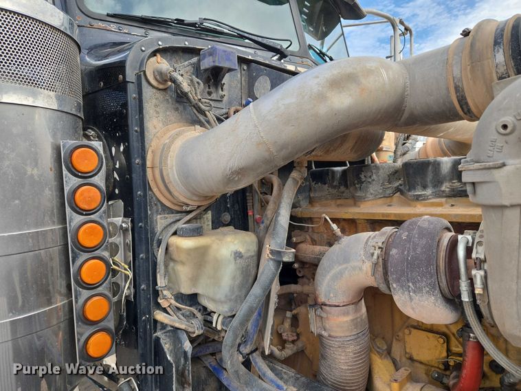 image for item EU3930 2005 Peterbilt 379 semi truck