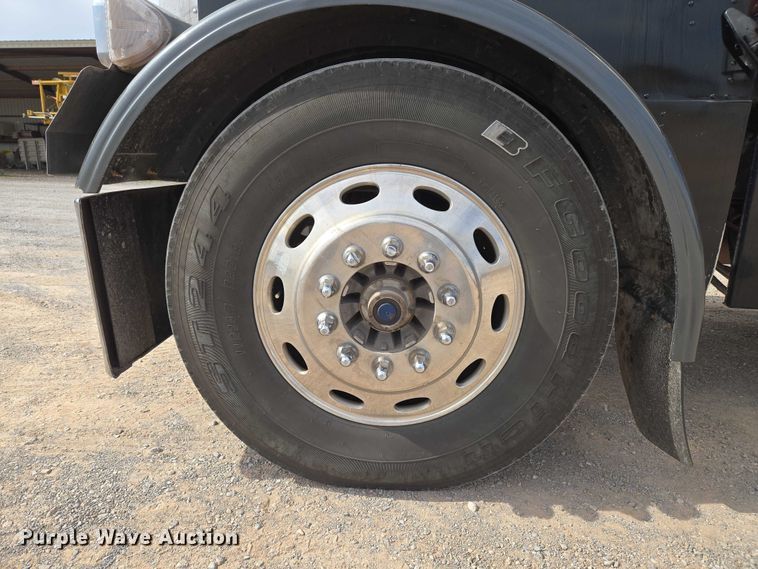 image for item EU3930 2005 Peterbilt 379 semi truck