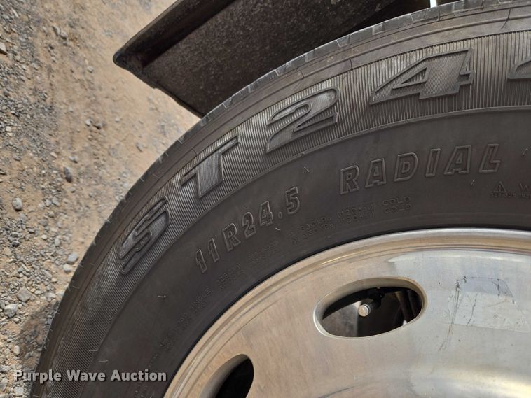 image for item EU3930 2005 Peterbilt 379 semi truck